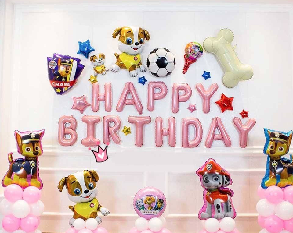 Set chữ Happy Birthday trang trí kết hợp những chú chó