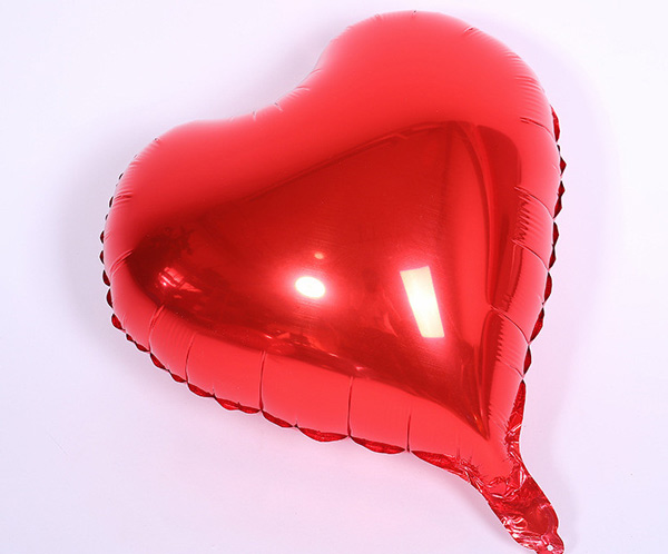 Bong bóng kiếng trái tim trung mầu đỏ